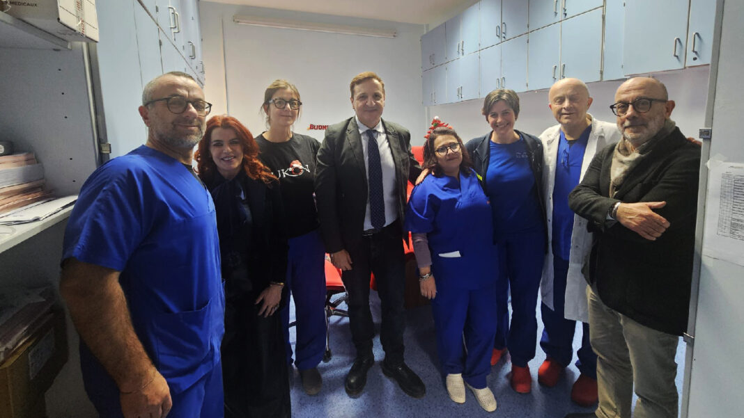 Il direttore Sanitario Asl Salerno visita gli ammalati del P.O. di Vallo nel giorno di Natale _ Sestante.tv