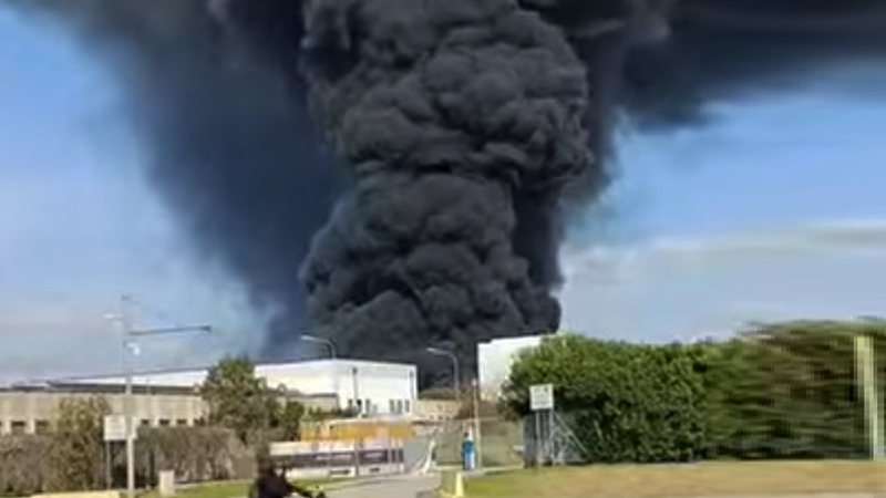 Caivano. Incendio azienda solventi Pascarola nube tossica _ sestante.tv