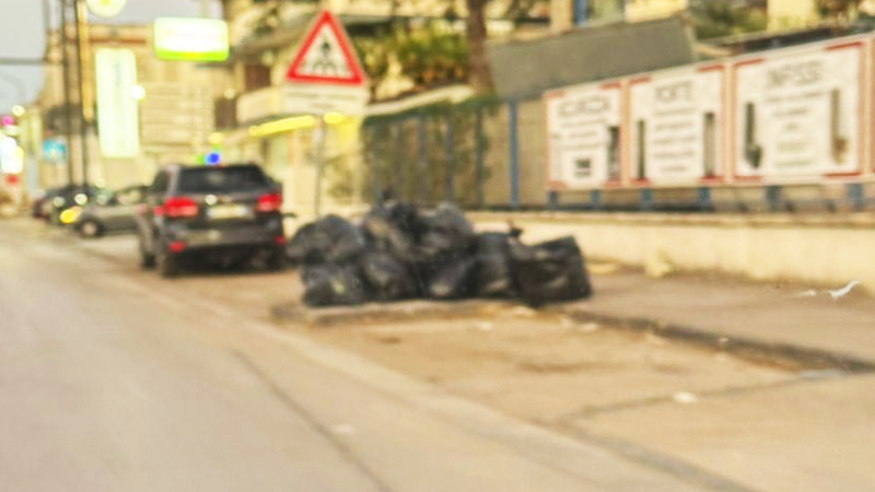 Angri Sacchetti neri per le strade _ Sestante.tv