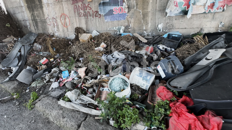 Angri. Discarica sotto il ponte della 268 _ sestante.tv