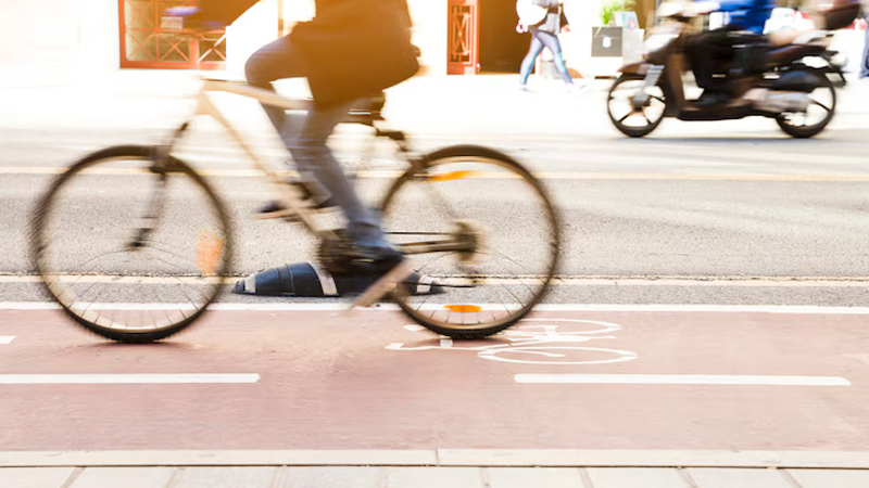 Pista ciclabile _sestante.tv (freepik)