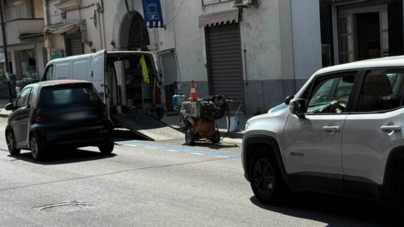 Pagani. Strisce blu in via De Gasperi _ Sestante.tv