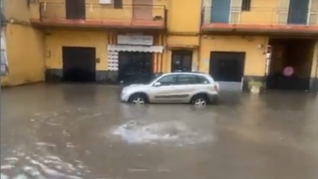 Angri. Via Dei Goti allagata