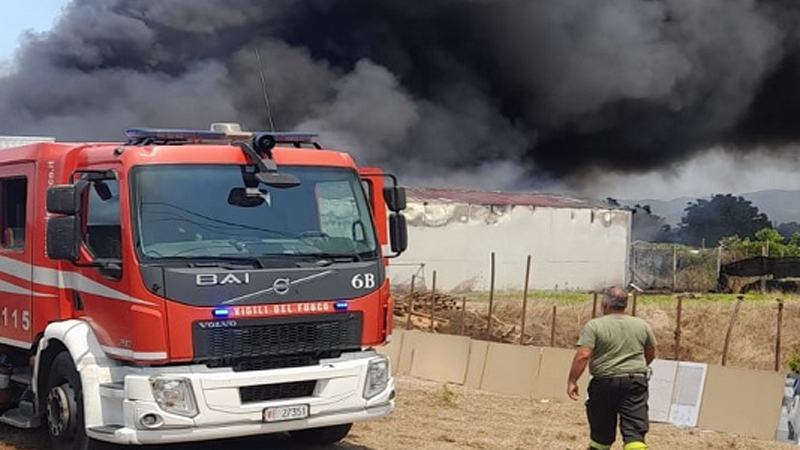 La Campania brucia la terra dei fuochi tra Pompei e Scafati