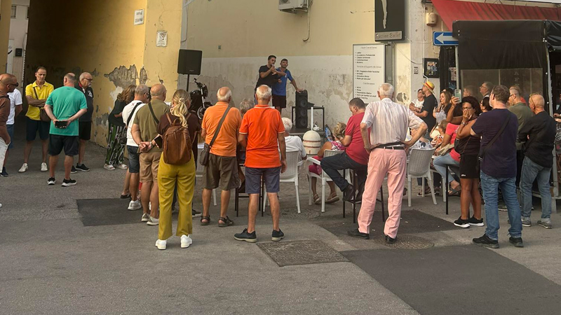 Miasmi e allagamenti a Scafati, cittadini esasperati in piazza - Sestante.tv