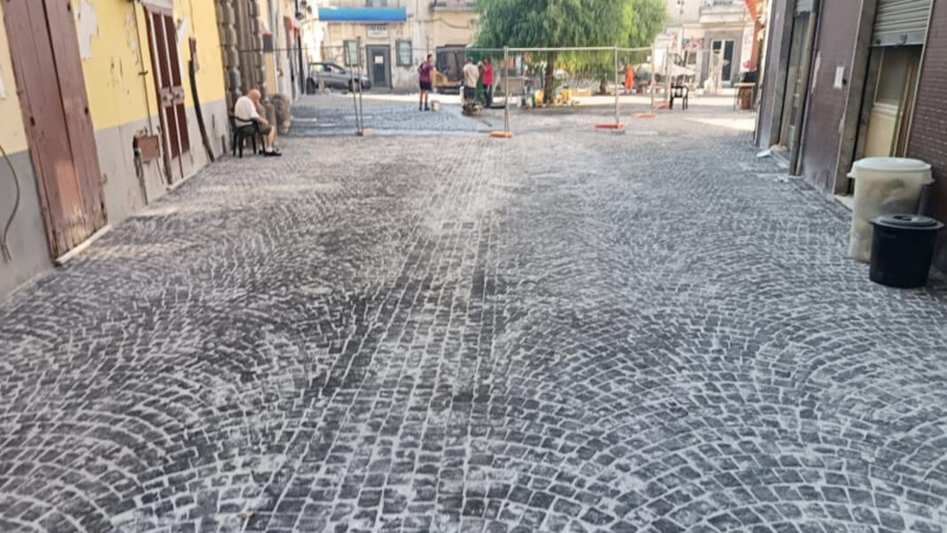 an Valentino Torio. Piazza Santa Croce_ un recupero storico