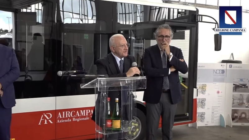 Caserta. Nuovi bus elettrici consegnati in Campania da De Luca