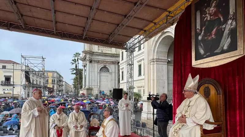 Pompei. Celebrazione della supplica alla Madonna con il vescovo di Oria - Foto ANSA