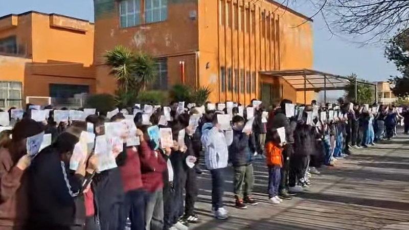 Angri. Scuola il flash mob della Galvani Opromolla