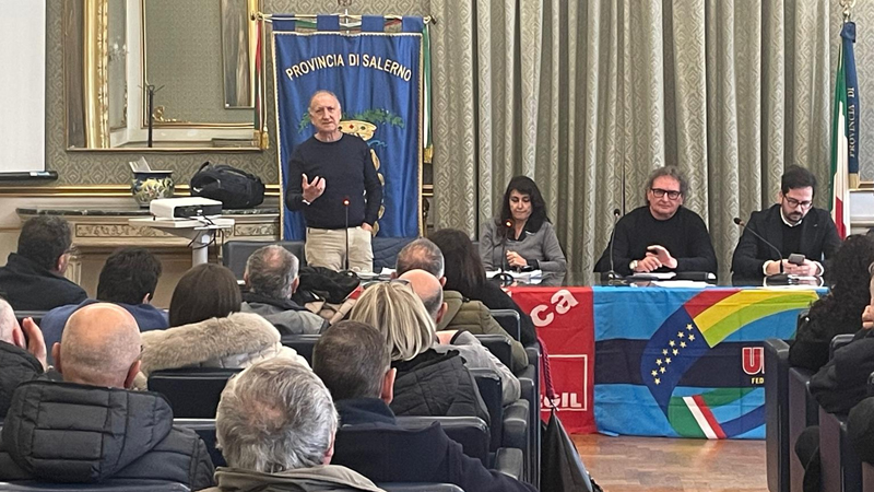 Provincia di Salerno, protesta dei dipendenti sul contratto - sestante.tv