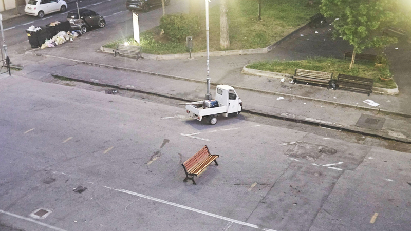 Angri. Il vuoto degli spazi riempito con la panchina vandalizzata - sestante.tv
