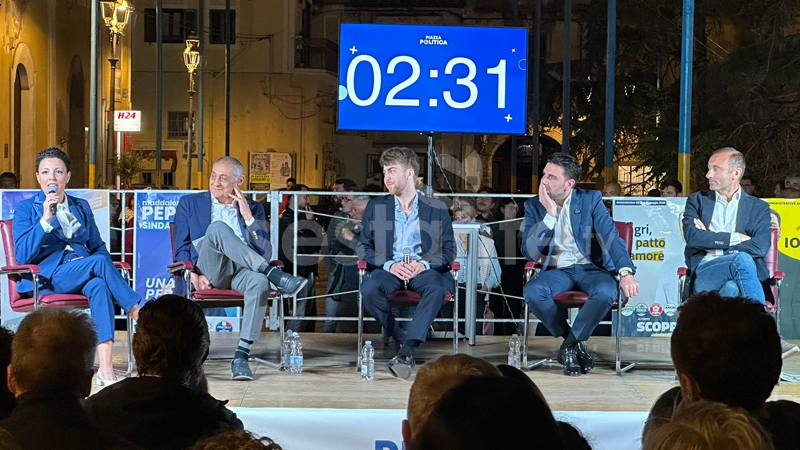Angri. Confronto in Piazza per i quattro candidati - Foto Paolo Fattoruso