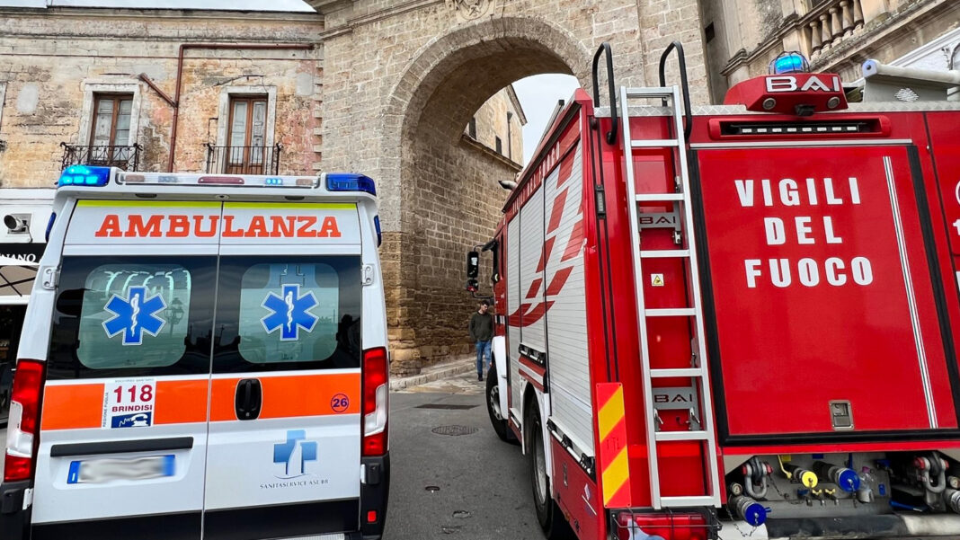 Ambulanza e vigili del fuoco - sestante.tv