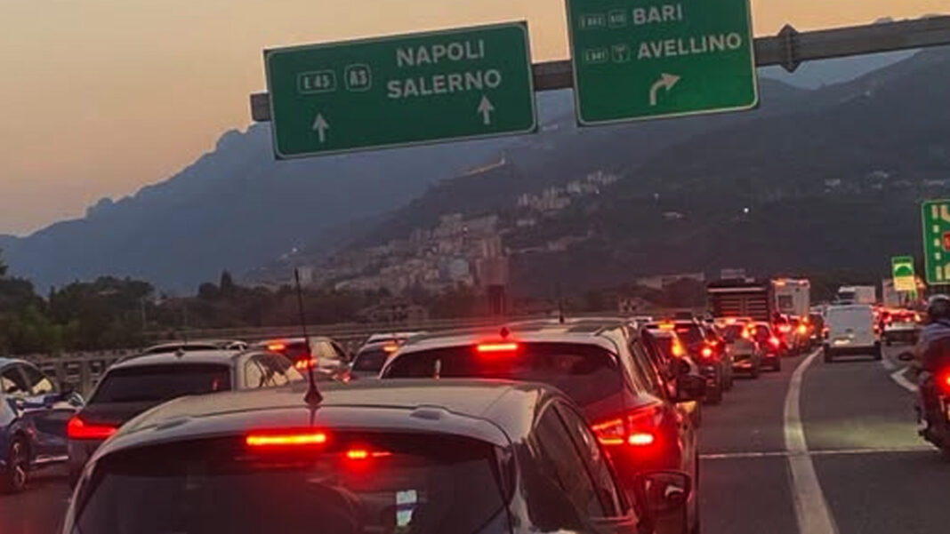 Traffico esodo sulla A2 - sestante.tv foto web