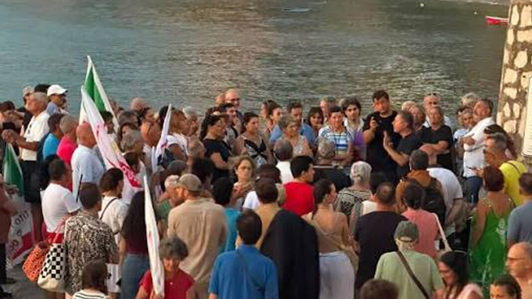 Vico Equense, protesta contro la privatizzazione delle spiagge - sestante.tv